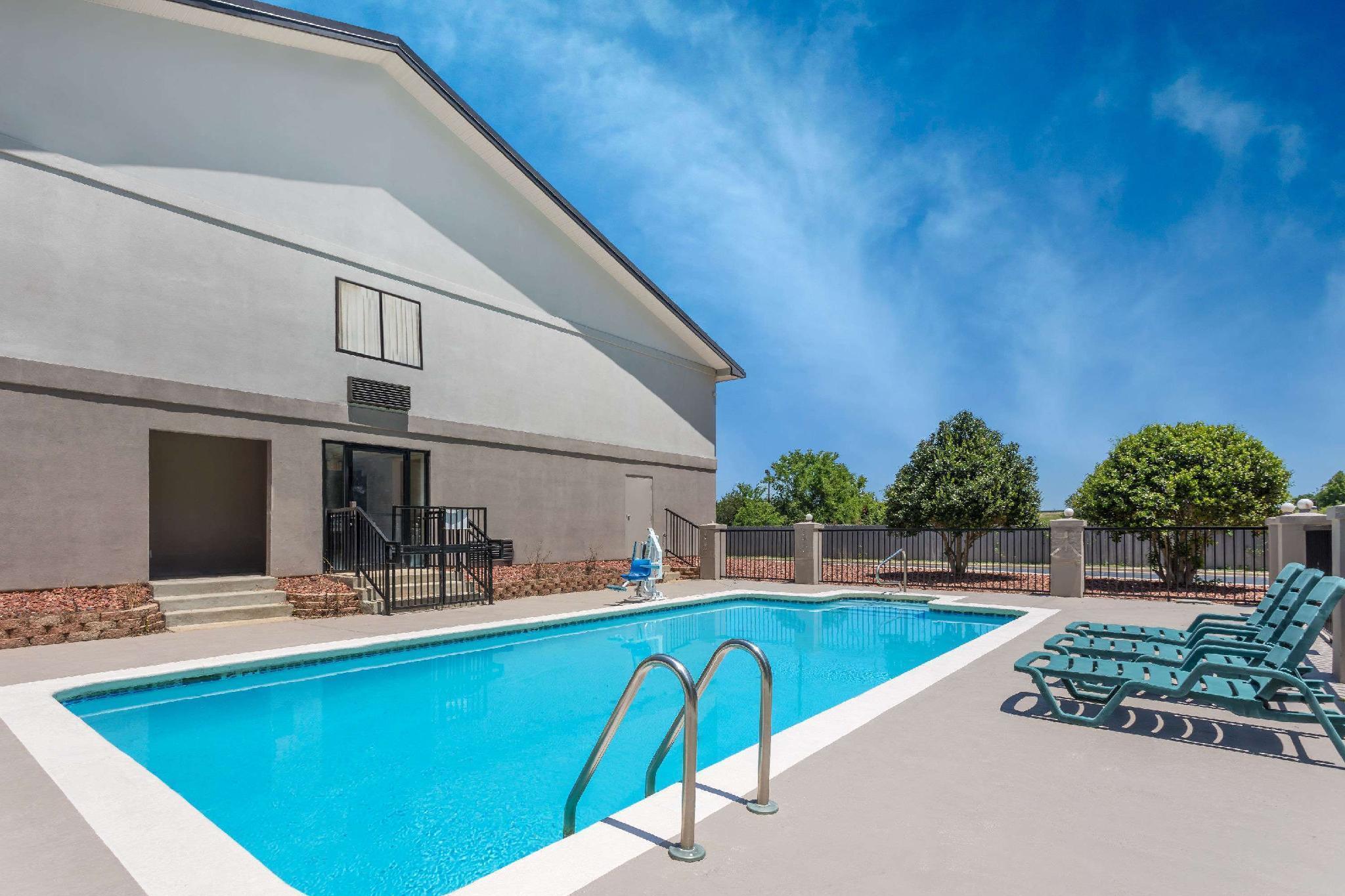 Super 8 By Wyndham Montgomery I-65 Kültér fotó